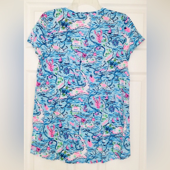 Lilly Pulitzer Etta V-Neck T-Shirt-Lilly Loves Cape Cod-Bali Blue-NWT In Package - Picture 3 of 8